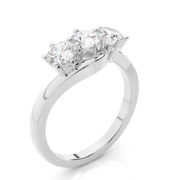 Trestensring i vitguld med diamanter
