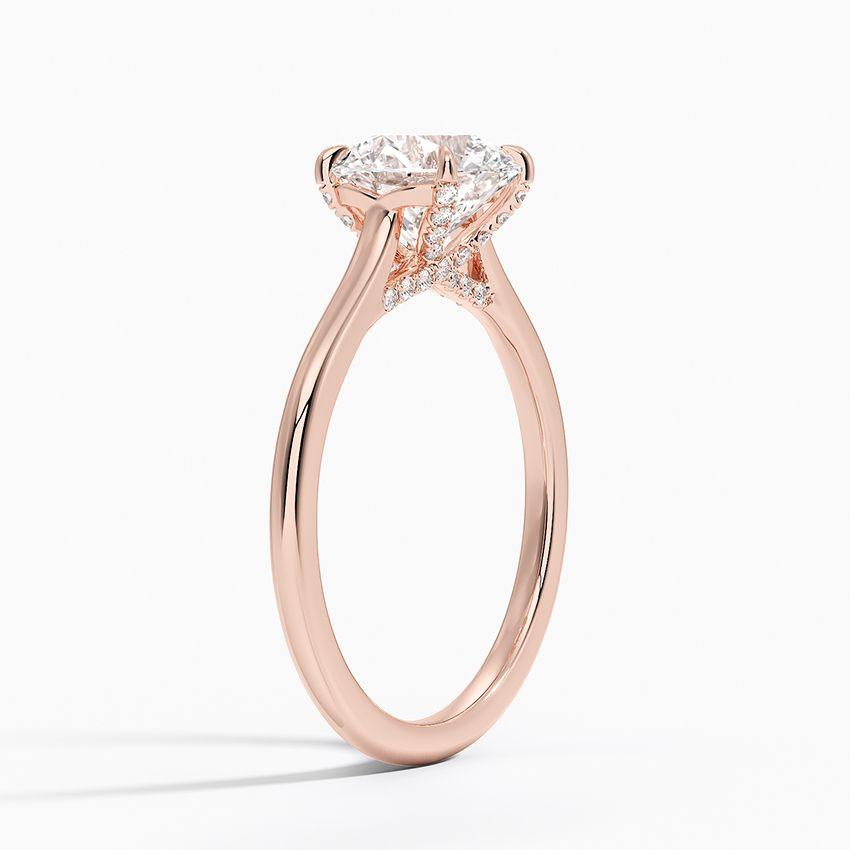 Förlovningsring i roséguld med dolt halo