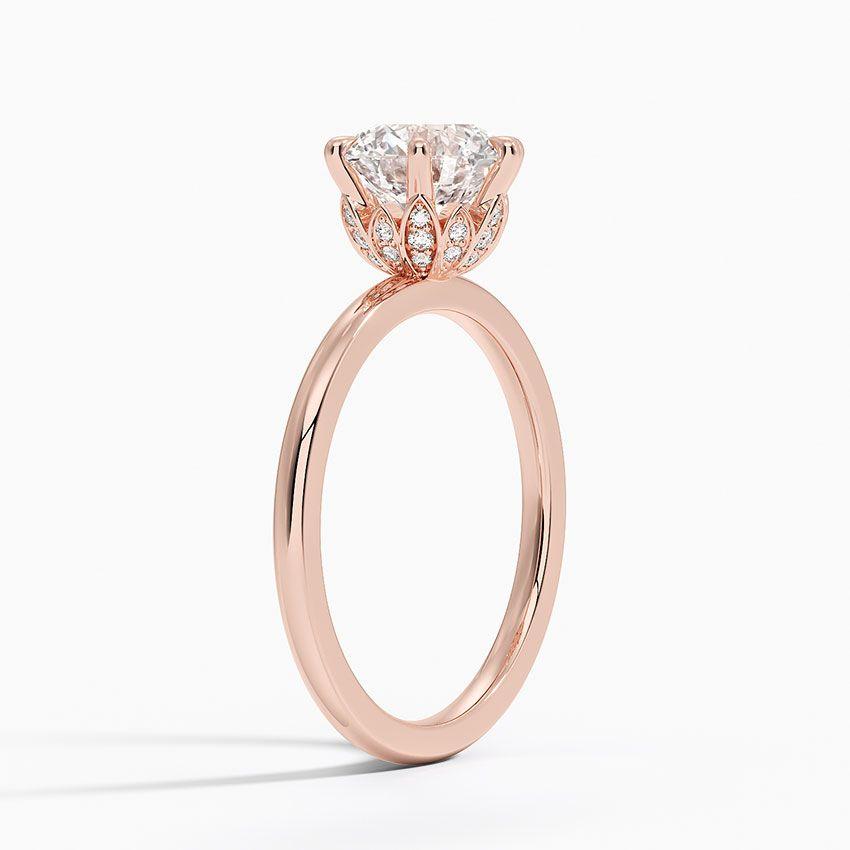 Förlovningsring i roséguld med dolt halo