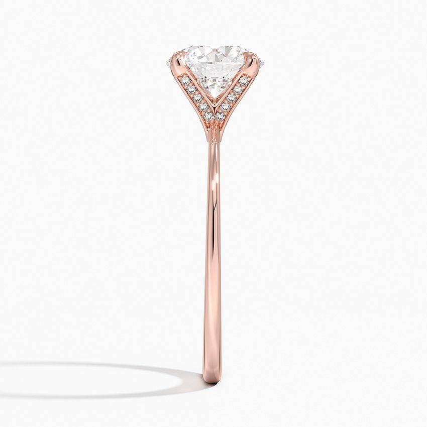 Förlovningsring i roséguld med dolt halo