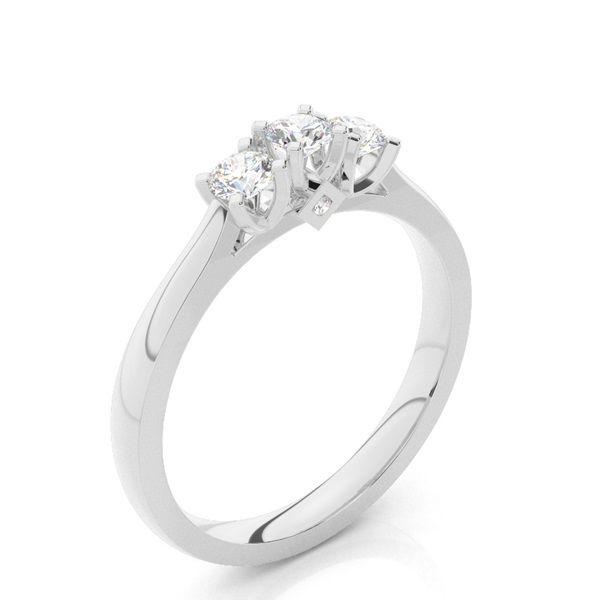 Trestensring i vitguld med diamanter