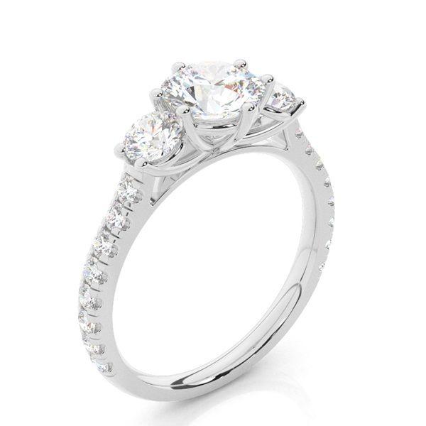 Trestensring i vitguld med diamanter